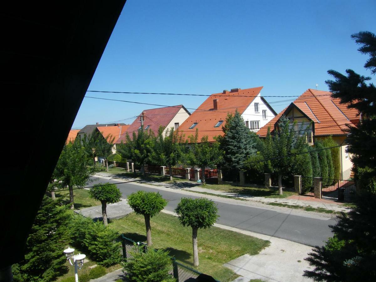 Roland Apartman Lägenhet Balatonlelle Exteriör bild